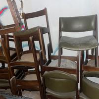 Sedie in legno e similpelle