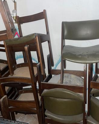 Sedie in legno e similpelle