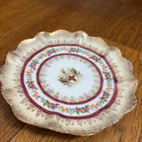 Piattino smerlato in porcellana