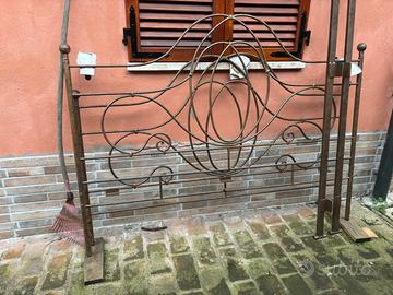 Struttura letto matrimoniale in ferro battuto
