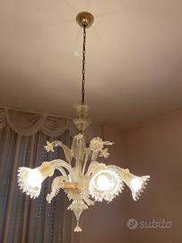 Lampadario i vetro soffiato