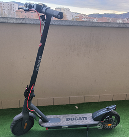 Monopattino Elettrico Ducati-I Evo