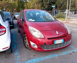 RENAULT Mégane Scenic 7 posti con gancio di traino