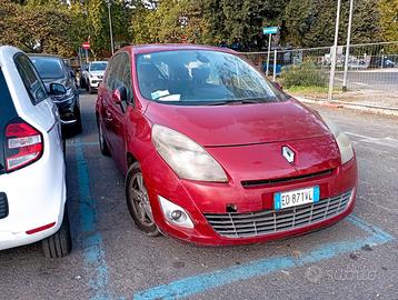 RENAULT Mégane Scenic 7 posti con gancio di traino