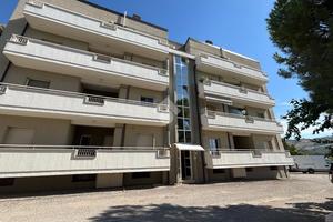 4 LOCALI A CASTELLALTO