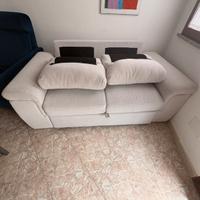 Vendiamo Divano 2 posti  in tessuto