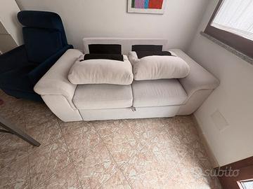 Vendiamo Divano 2 posti  in tessuto