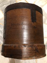 Vecchio misuratore di grano provenienza Francia