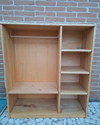 armadio in legno 