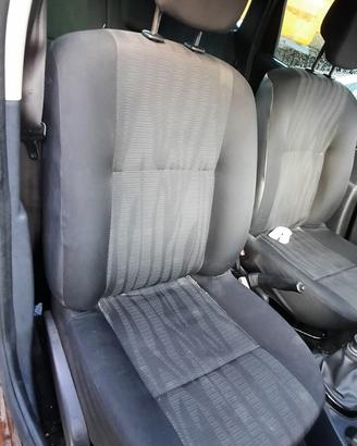 DACIA DUSTER 2012 - TAPPEZZERIA