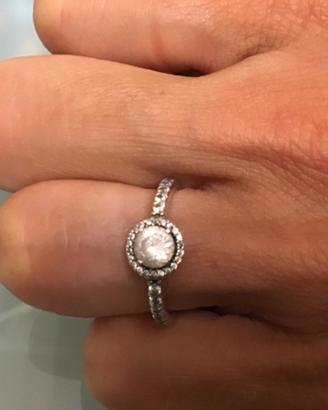 Anello Pandora punto luce