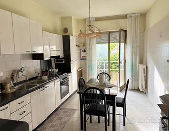 Luminoso 3 vani + acc. cortile privato posto auto