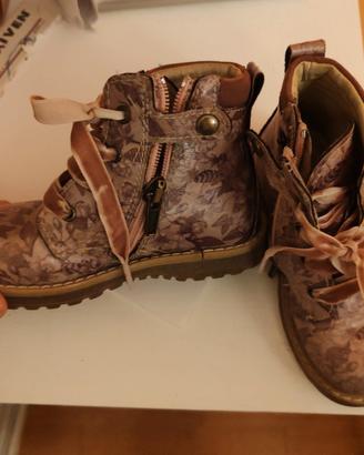 stivaletto bimba n. 22