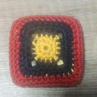 Prada spilla uncinetto. 