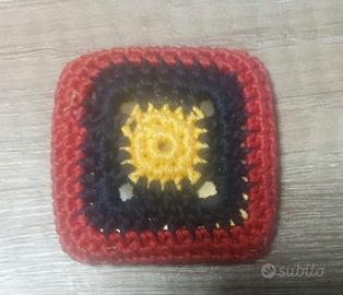 Prada spilla uncinetto. 