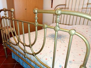 Letto matrimoniale in ottone