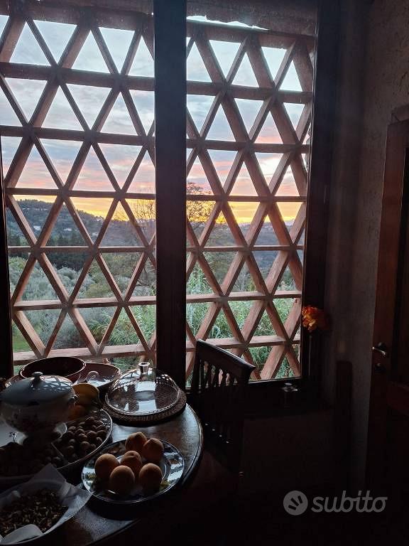 Rustico / Casale di 200 m² con più di 5 locali a F - Vista 4