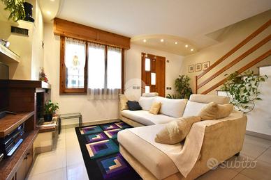 VILLA A SCHIERA A SANTARCANGELO DI ROMAGNA