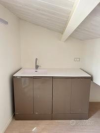 Mobile con lacandino e rubinetto Arbi Arredobagni