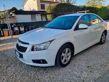 Chevrolet Cruze berlina bianca  4 porte gpl