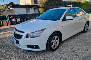 Chevrolet Cruze berlina bianca  4 porte gpl