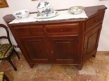 Credenza lombarda antica