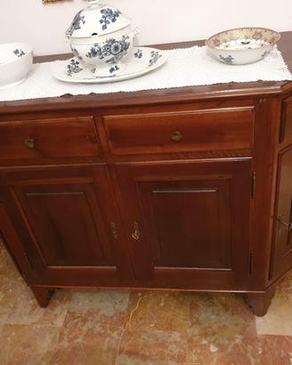 Credenza lombarda antica