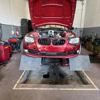 Sollevatore auto pantografo