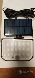 Faretto led con pannello solare 