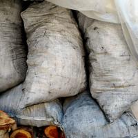 carbone di legna a sacchi grandi