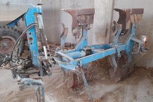 aratro bivomere voltaorecchie idraulico