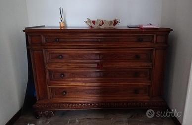 Elegante Comò Antico in Noce