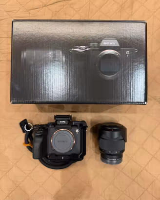 Sony A7 IV + Obiettivo Kit 28-70mm + Kit Accessori