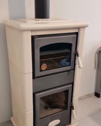 Stufa a legna con forno 