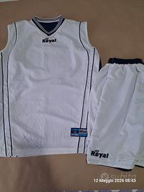 Maglia e pantaloncini da basket 
