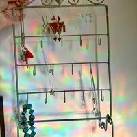 Portagioielli in metallo con le gambe da tavola