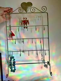 Portagioielli in metallo con le gambe da tavola