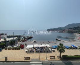 3 LOCALI COMPLETAMENTE RISTRUTTURATO VISTA MARE !!