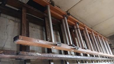 2 doppie scale una in fibra / all, altra in legno