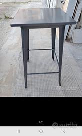 tavoli alti e sgabelli