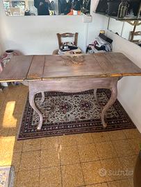 Scrivania decapata dipinta a mano