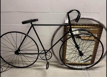 Bicicletta in ferro da appendere al muro