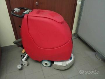 lavapavimenti industriale a batteria