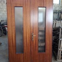Porta a due ante con vetro centrale