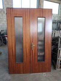 Porta a due ante con vetro centrale