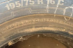 Gomme auto