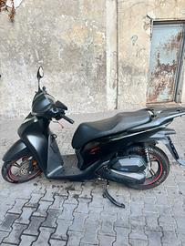 Honda SH 125 Nero Sport (2024)