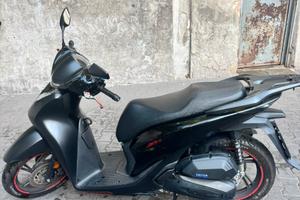 Honda SH 125 Nero Sport (2024)