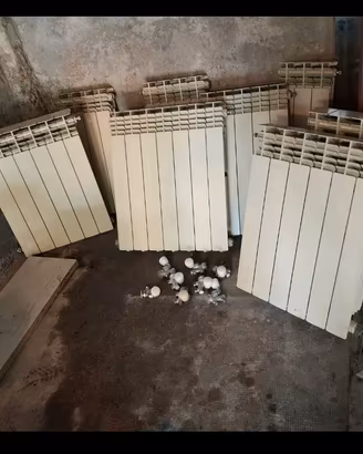 8 termosifoni con le valvole 