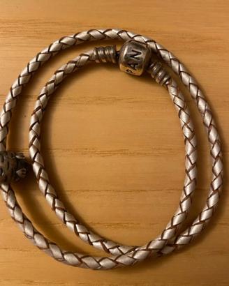 Bracciale di pelle bianco Pandora con charme